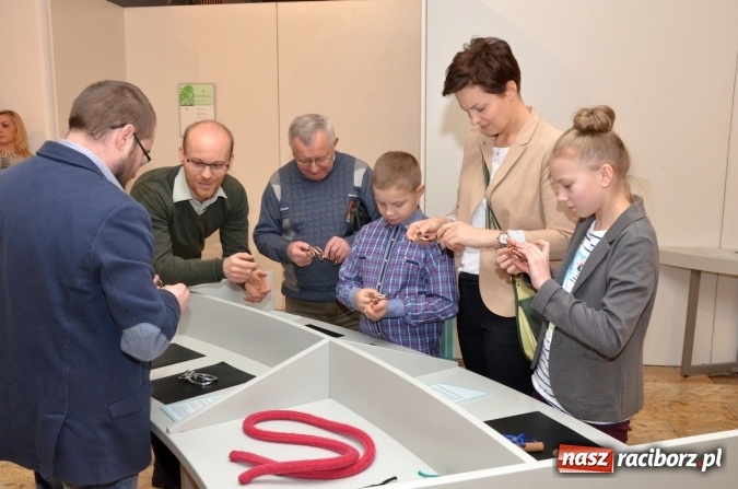 Zdjęcie w galerii na portalu naszraciborz.pl: Wszystko... jest liczbą - zobacz zdjęcia z otwarcia nowej wystawy w raciborskim Muzeum wiadomości z regionu
