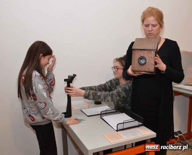 Zdjęcie w galerii na portalu naszraciborz.pl: Wszystko... jest liczbą - zobacz zdjęcia z otwarcia nowej wystawy w raciborskim Muzeum wiadomości z regionu