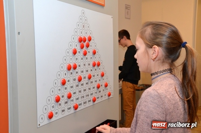 Zdjęcie w galerii na portalu naszraciborz.pl: Wszystko... jest liczbą - zobacz zdjęcia z otwarcia nowej wystawy w raciborskim Muzeum wiadomości z regionu
