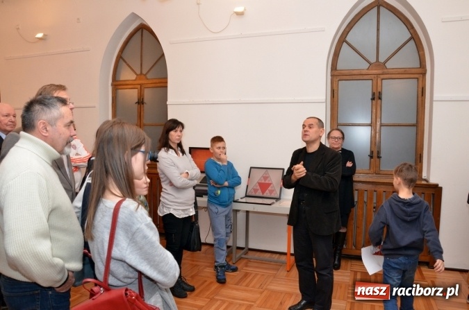 Zdjęcie w galerii na portalu naszraciborz.pl: Wszystko... jest liczbą - zobacz zdjęcia z otwarcia nowej wystawy w raciborskim Muzeum wiadomości z regionu