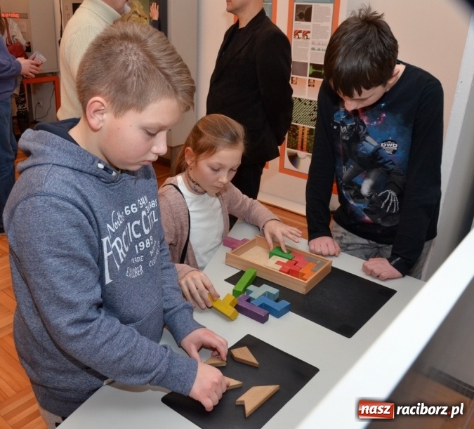 Zdjęcie w galerii na portalu naszraciborz.pl: Wszystko... jest liczbą - zobacz zdjęcia z otwarcia nowej wystawy w raciborskim Muzeum wiadomości z regionu