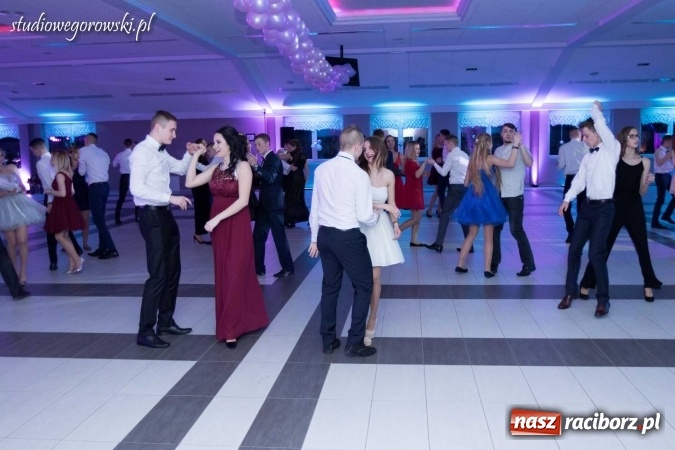 Zdjęcie w galerii na portalu naszraciborz.pl: Przednia zabawa na studniówce ZSOMS  wiadomości z regionu