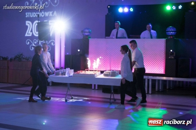 Zdjęcie w galerii na portalu naszraciborz.pl: Przednia zabawa na studniówce ZSOMS  wiadomości z regionu