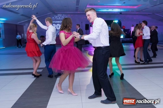 Zdjęcie w galerii na portalu naszraciborz.pl: Przednia zabawa na studniówce ZSOMS  wiadomości z regionu