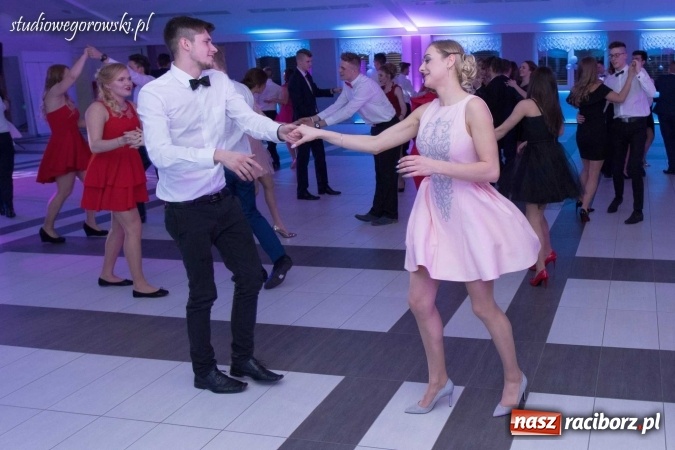 Zdjęcie w galerii na portalu naszraciborz.pl: Przednia zabawa na studniówce ZSOMS  wiadomości z regionu