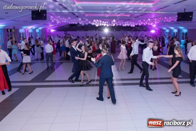 Zdjęcie w galerii na portalu naszraciborz.pl: Przednia zabawa na studniówce ZSOMS  wiadomości z regionu