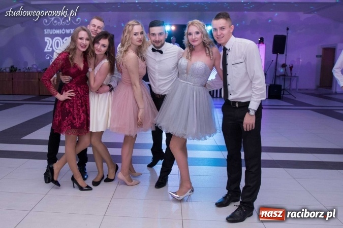 Zdjęcie w galerii na portalu naszraciborz.pl: Przednia zabawa na studniówce ZSOMS  wiadomości z regionu