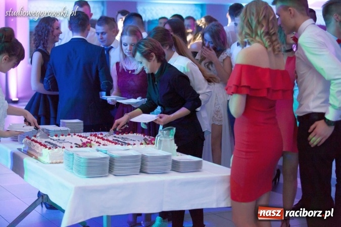 Zdjęcie w galerii na portalu naszraciborz.pl: Przednia zabawa na studniówce ZSOMS  wiadomości z regionu