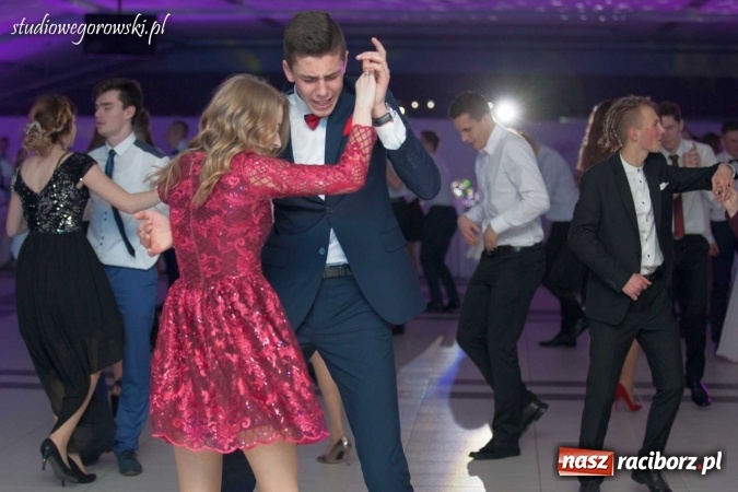 Zdjęcie w galerii na portalu naszraciborz.pl: Przednia zabawa na studniówce ZSOMS  wiadomości z regionu