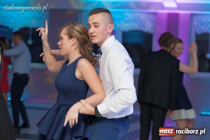 Zdjęcie w galerii na portalu naszraciborz.pl: Przednia zabawa na studniówce ZSOMS  wiadomości z regionu