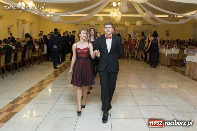 Zdjęcie w galerii na portalu naszraciborz.pl: Bal maturalny raciborskiego Mechanika  wiadomości z regionu