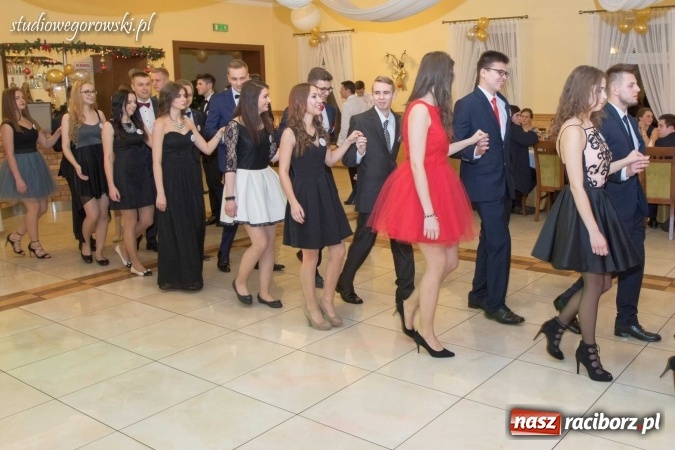 Zdjęcie w galerii na portalu naszraciborz.pl: Bal maturalny raciborskiego Mechanika  wiadomości z regionu