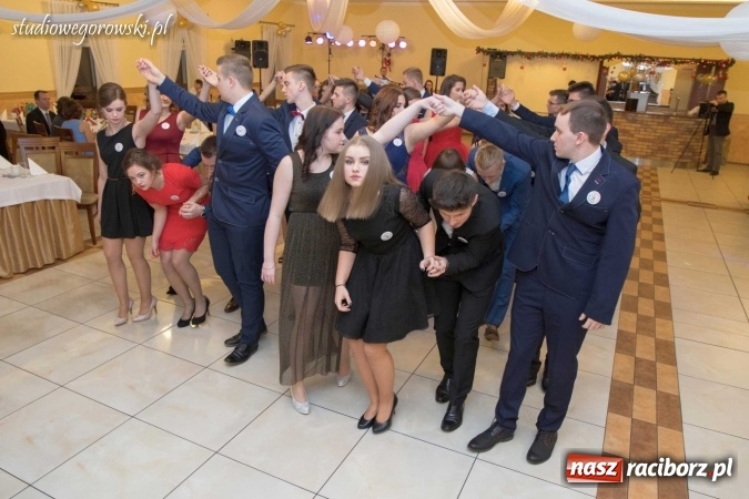 Zdjęcie w galerii na portalu naszraciborz.pl: Bal maturalny raciborskiego Mechanika  wiadomości z regionu