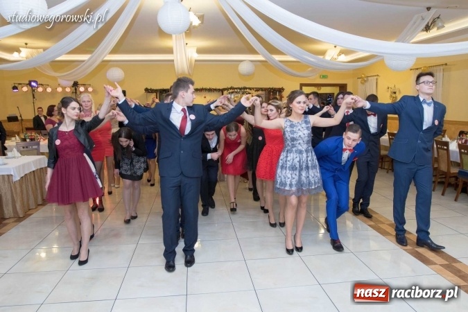 Zdjęcie w galerii na portalu naszraciborz.pl: Bal maturalny raciborskiego Mechanika  wiadomości z regionu