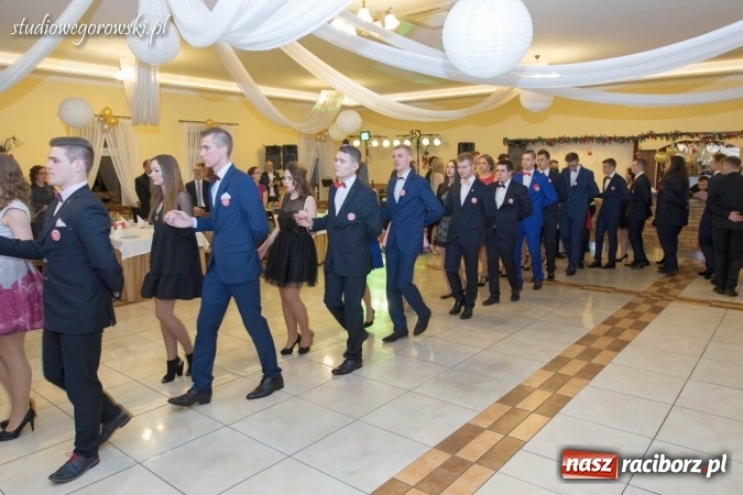 Zdjęcie w galerii na portalu naszraciborz.pl: Bal maturalny raciborskiego Mechanika  wiadomości z regionu