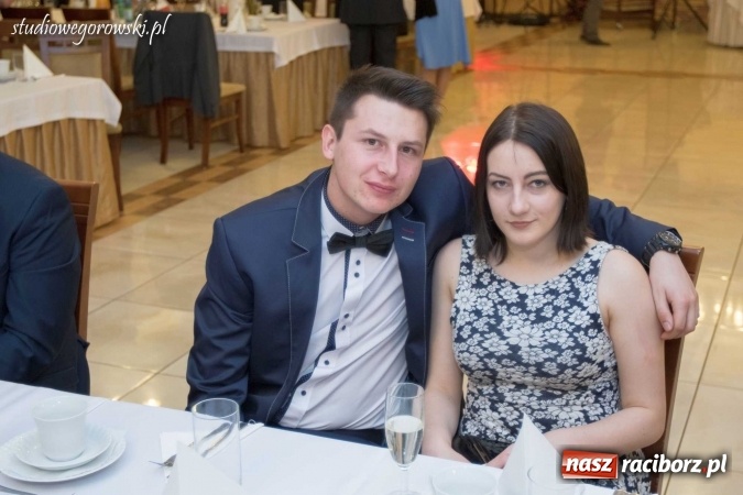 Zdjęcie w galerii na portalu naszraciborz.pl: Bal maturalny raciborskiego Mechanika  wiadomości z regionu