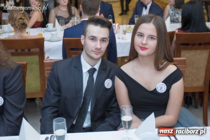 Zdjęcie w galerii na portalu naszraciborz.pl: Bal maturalny raciborskiego Mechanika  wiadomości z regionu