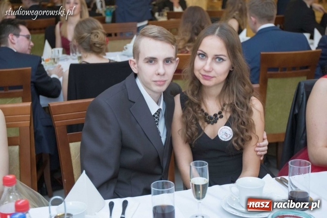 Zdjęcie w galerii na portalu naszraciborz.pl: Bal maturalny raciborskiego Mechanika  wiadomości z regionu