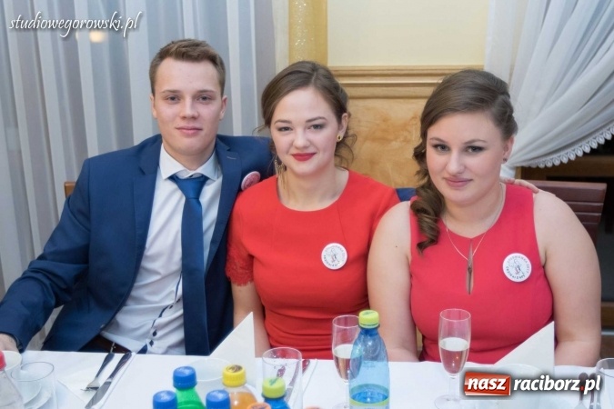 Zdjęcie w galerii na portalu naszraciborz.pl: Bal maturalny raciborskiego Mechanika  wiadomości z regionu