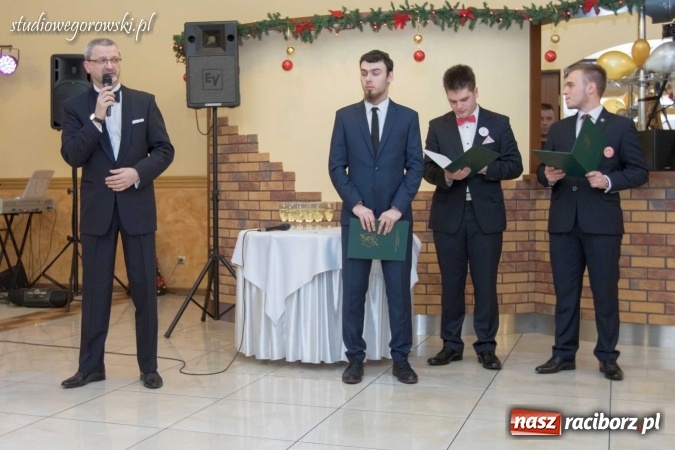 Zdjęcie w galerii na portalu naszraciborz.pl: Bal maturalny raciborskiego Mechanika  wiadomości z regionu