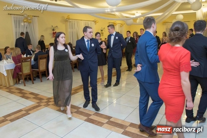 Zdjęcie w galerii na portalu naszraciborz.pl: Bal maturalny raciborskiego Mechanika  wiadomości z regionu