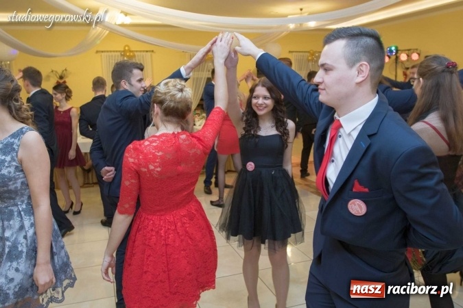Zdjęcie w galerii na portalu naszraciborz.pl: Bal maturalny raciborskiego Mechanika  wiadomości z regionu