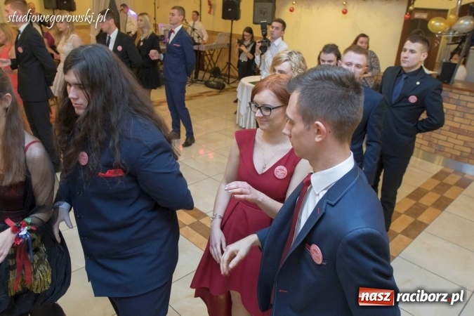 Zdjęcie w galerii na portalu naszraciborz.pl: Bal maturalny raciborskiego Mechanika  wiadomości z regionu