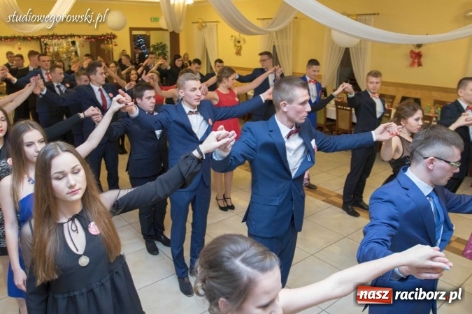 Zdjęcie w galerii na portalu naszraciborz.pl: Bal maturalny raciborskiego Mechanika  wiadomości z regionu