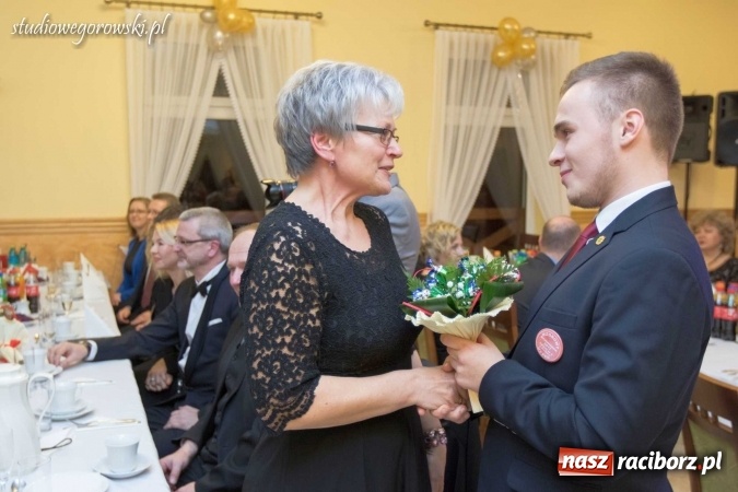 Zdjęcie w galerii na portalu naszraciborz.pl: Bal maturalny raciborskiego Mechanika  wiadomości z regionu