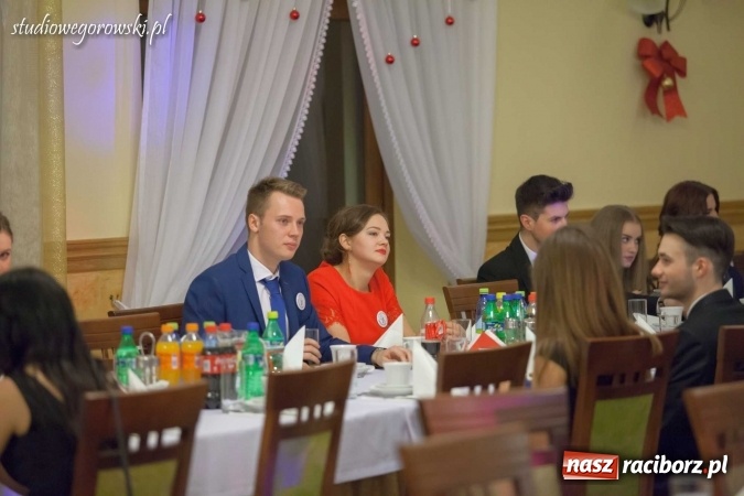 Zdjęcie w galerii na portalu naszraciborz.pl: Bal maturalny raciborskiego Mechanika  wiadomości z regionu