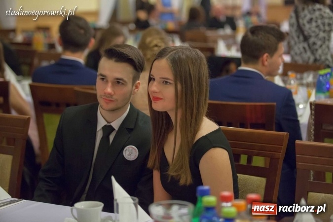 Zdjęcie w galerii na portalu naszraciborz.pl: Bal maturalny raciborskiego Mechanika  wiadomości z regionu