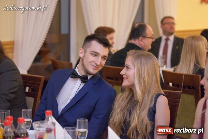 Zdjęcie w galerii na portalu naszraciborz.pl: Bal maturalny raciborskiego Mechanika  wiadomości z regionu