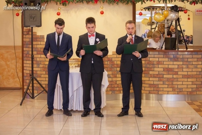 Zdjęcie w galerii na portalu naszraciborz.pl: Bal maturalny raciborskiego Mechanika  wiadomości z regionu