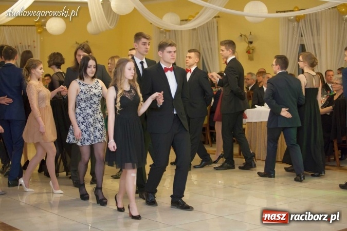 Zdjęcie w galerii na portalu naszraciborz.pl: Bal maturalny raciborskiego Mechanika  wiadomości z regionu