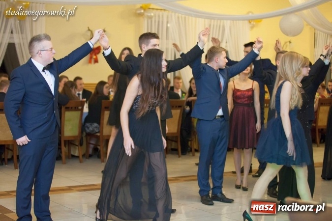 Zdjęcie w galerii na portalu naszraciborz.pl: Bal maturalny raciborskiego Mechanika  wiadomości z regionu