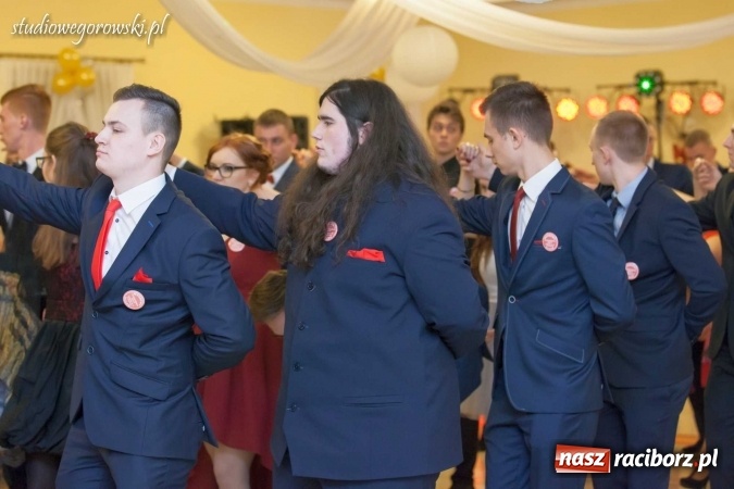 Zdjęcie w galerii na portalu naszraciborz.pl: Bal maturalny raciborskiego Mechanika  wiadomości z regionu
