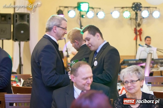 Zdjęcie w galerii na portalu naszraciborz.pl: Bal maturalny raciborskiego Mechanika  wiadomości z regionu