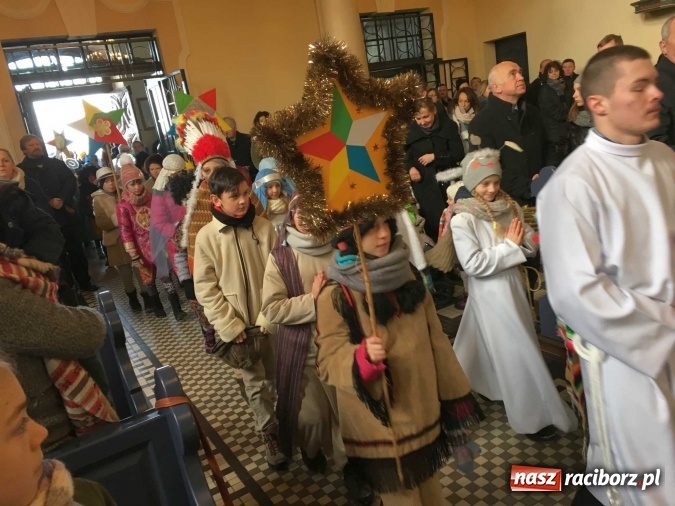 Zdjęcie w galerii na portalu naszraciborz.pl: Mali kolędnicy misyjni z Brzezia zebrali ponad 10 tys. złotych dla r&oacute;wieśnik&oacute;w z Tajlandii wiadomości z regionu