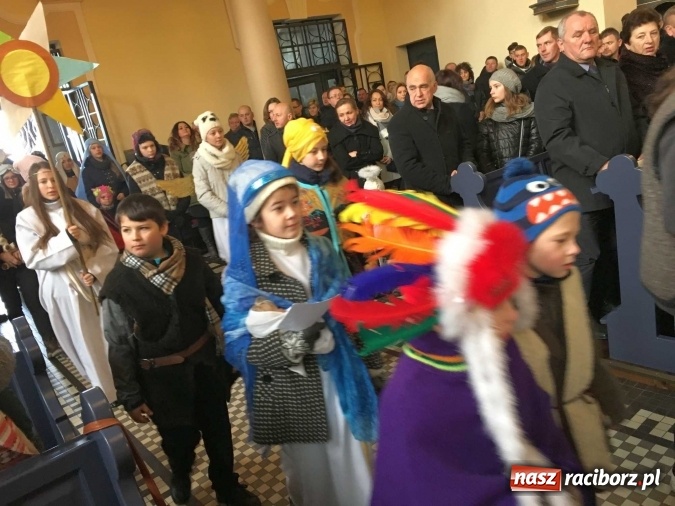 Zdjęcie w galerii na portalu naszraciborz.pl: Mali kolędnicy misyjni z Brzezia zebrali ponad 10 tys. złotych dla r&oacute;wieśnik&oacute;w z Tajlandii wiadomości z regionu