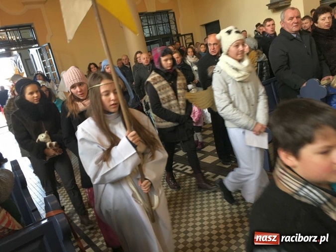 Zdjęcie w galerii na portalu naszraciborz.pl: Mali kolędnicy misyjni z Brzezia zebrali ponad 10 tys. złotych dla r&oacute;wieśnik&oacute;w z Tajlandii wiadomości z regionu