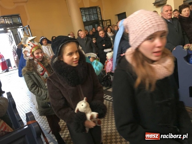 Zdjęcie w galerii na portalu naszraciborz.pl: Mali kolędnicy misyjni z Brzezia zebrali ponad 10 tys. złotych dla r&oacute;wieśnik&oacute;w z Tajlandii wiadomości z regionu