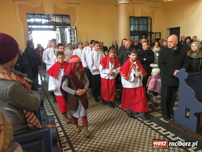 Zdjęcie w galerii na portalu naszraciborz.pl: Mali kolędnicy misyjni z Brzezia zebrali ponad 10 tys. złotych dla r&oacute;wieśnik&oacute;w z Tajlandii wiadomości z regionu