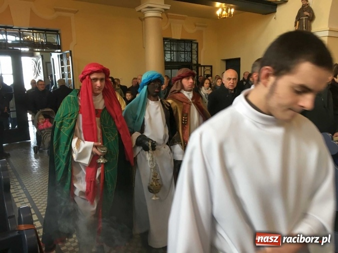 Zdjęcie w galerii na portalu naszraciborz.pl: Mali kolędnicy misyjni z Brzezia zebrali ponad 10 tys. złotych dla r&oacute;wieśnik&oacute;w z Tajlandii wiadomości z regionu