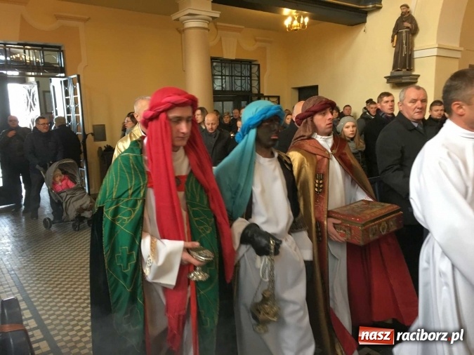 Zdjęcie w galerii na portalu naszraciborz.pl: Mali kolędnicy misyjni z Brzezia zebrali ponad 10 tys. złotych dla r&oacute;wieśnik&oacute;w z Tajlandii wiadomości z regionu