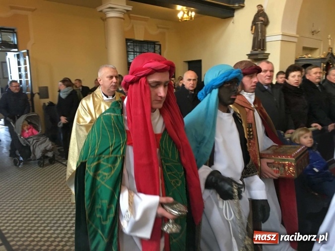 Zdjęcie w galerii na portalu naszraciborz.pl: Mali kolędnicy misyjni z Brzezia zebrali ponad 10 tys. złotych dla r&oacute;wieśnik&oacute;w z Tajlandii wiadomości z regionu