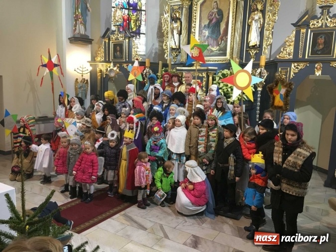 Zdjęcie w galerii na portalu naszraciborz.pl: Mali kolędnicy misyjni z Brzezia zebrali ponad 10 tys. złotych dla r&oacute;wieśnik&oacute;w z Tajlandii wiadomości z regionu
