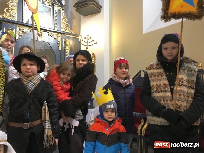 Zdjęcie w galerii na portalu naszraciborz.pl: Mali kolędnicy misyjni z Brzezia zebrali ponad 10 tys. złotych dla r&oacute;wieśnik&oacute;w z Tajlandii wiadomości z regionu