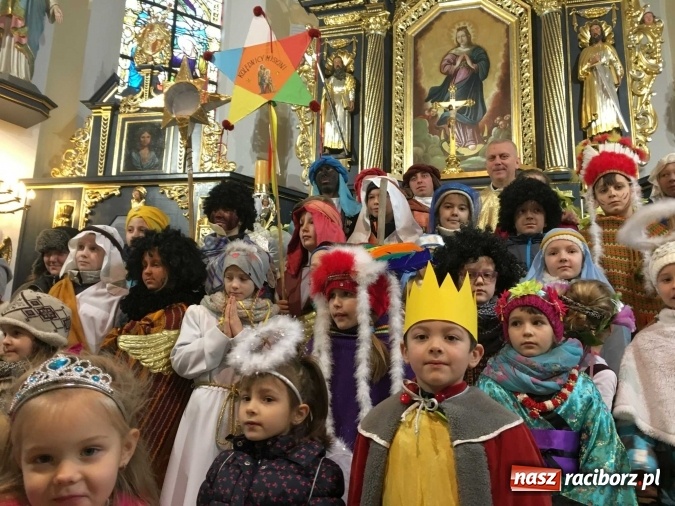 Zdjęcie w galerii na portalu naszraciborz.pl: Mali kolędnicy misyjni z Brzezia zebrali ponad 10 tys. złotych dla r&oacute;wieśnik&oacute;w z Tajlandii wiadomości z regionu