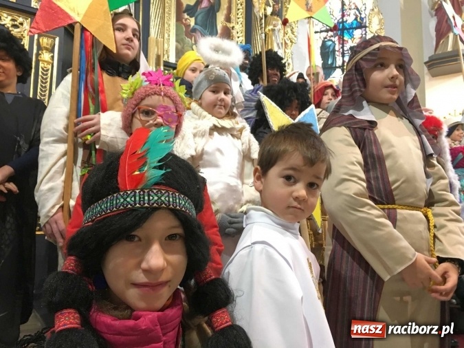 Zdjęcie w galerii na portalu naszraciborz.pl: Mali kolędnicy misyjni z Brzezia zebrali ponad 10 tys. złotych dla r&oacute;wieśnik&oacute;w z Tajlandii wiadomości z regionu