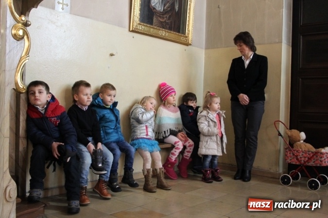 Zdjęcie w galerii na portalu naszraciborz.pl: Wśr&oacute;d nocnej ciszy, czyli jasełka w wojnowickim kościele wiadomości z regionu